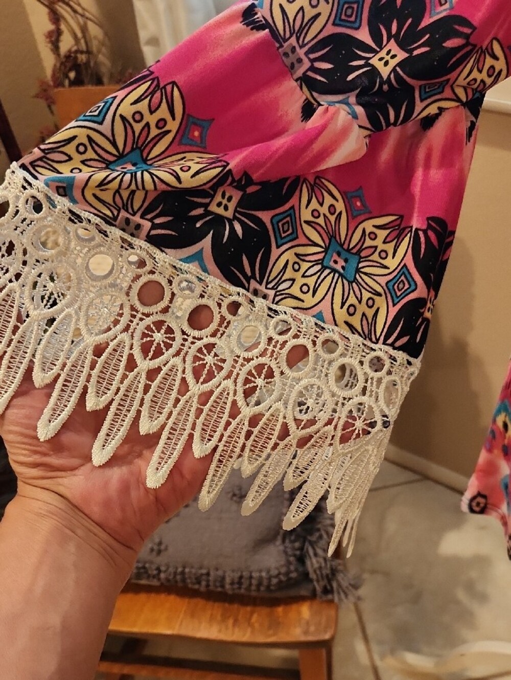 WinWin Pink & Blue Boho Off-Shoulder Lace Sleeve Tunic - Picture 4 of 8